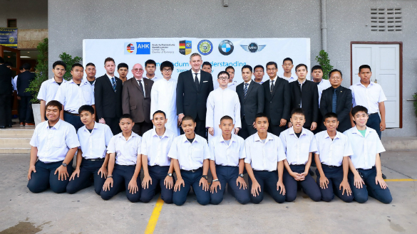 Executives of BMW Group Thailand, together with executives and students from Don Bosco Technological College witnessed the signing of a Memorandum of Understanding for the “BMW Service Apprentice Program” BMW Service Apprentice Program